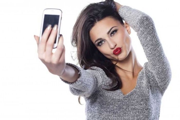 selfie Side Effects selfie Side Effects : सेल्फी का शौक लोगों को बना रहा समय से पहले बूढ़ा, जानिए कैसे